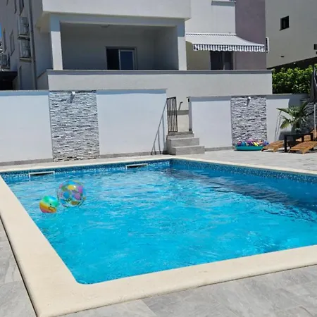 Silver Homestay *