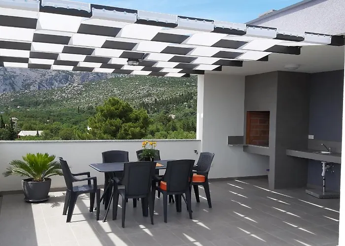 Δωμάτια σε οικογενειακή κατοικία Silver