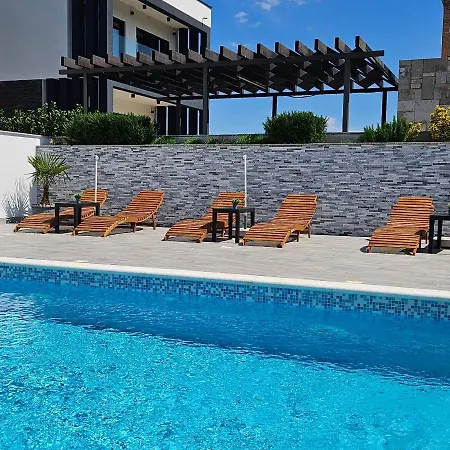 Δωμάτια σε οικογενειακή κατοικία Silver *