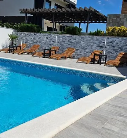 Δωμάτια σε οικογενειακή κατοικία Silver Starigrad Paklenica