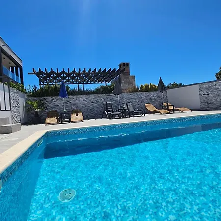 Silver Δωμάτια σε οικογενειακή κατοικία Starigrad Paklenica