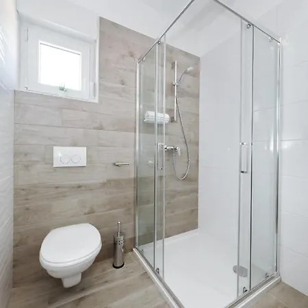 Δωμάτια σε οικογενειακή κατοικία Silver