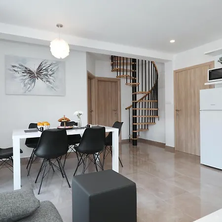 Δωμάτια σε οικογενειακή κατοικία Silver *