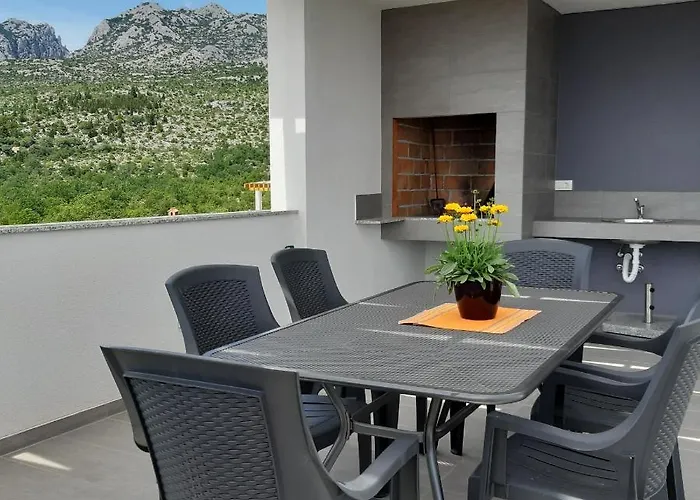 Silver Homestay Starigrad Paklenica