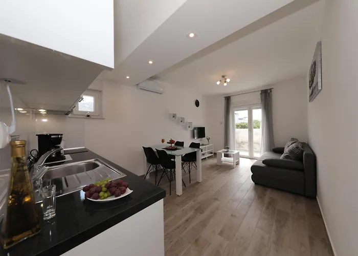 Silver Homestay Starigrad Paklenica